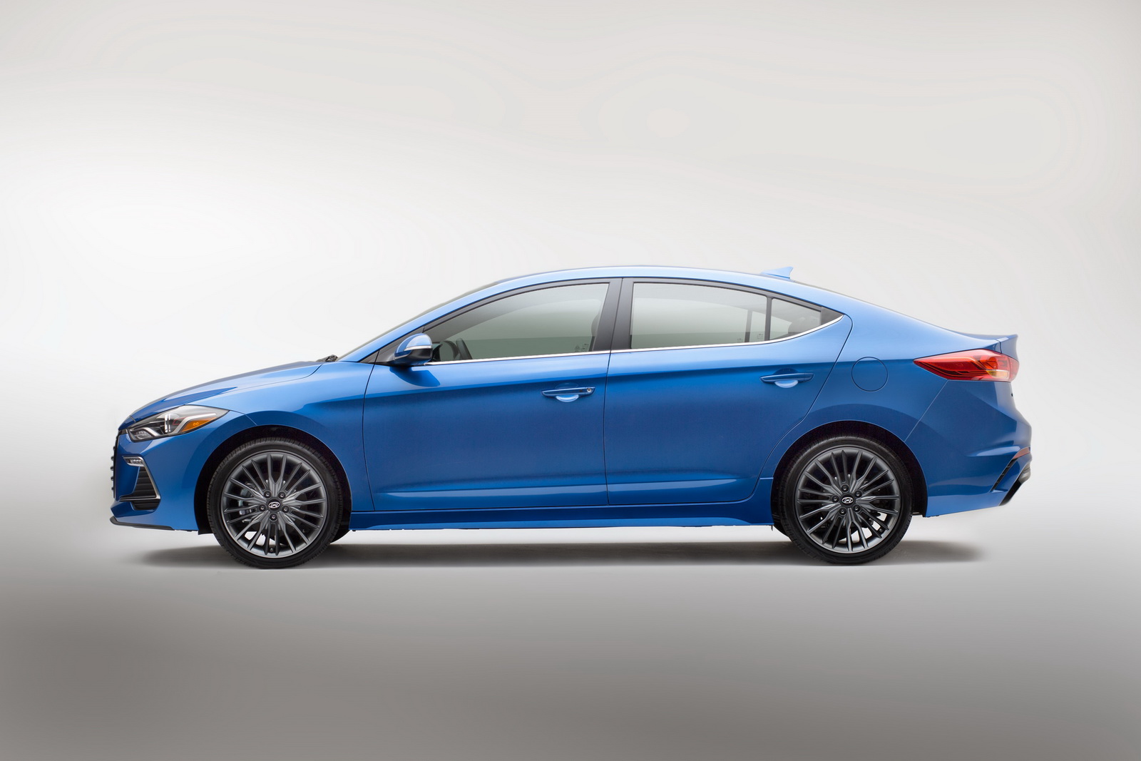 hyundaivenmanphienbanthethaocuaelantra2017 Hyundai Elantra 2017 trình làng gây cuốn hút