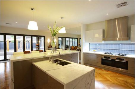 Tuyển chọn các mẫu thiết kế nhà bếp đẹp kiểu dáng hiện đại thiet ke nha bep hien dai voi khong gian sang trong m6 Tuyển chọn các mẫu thiết kế nhà bếp đẹp kiểu dáng hiện đại