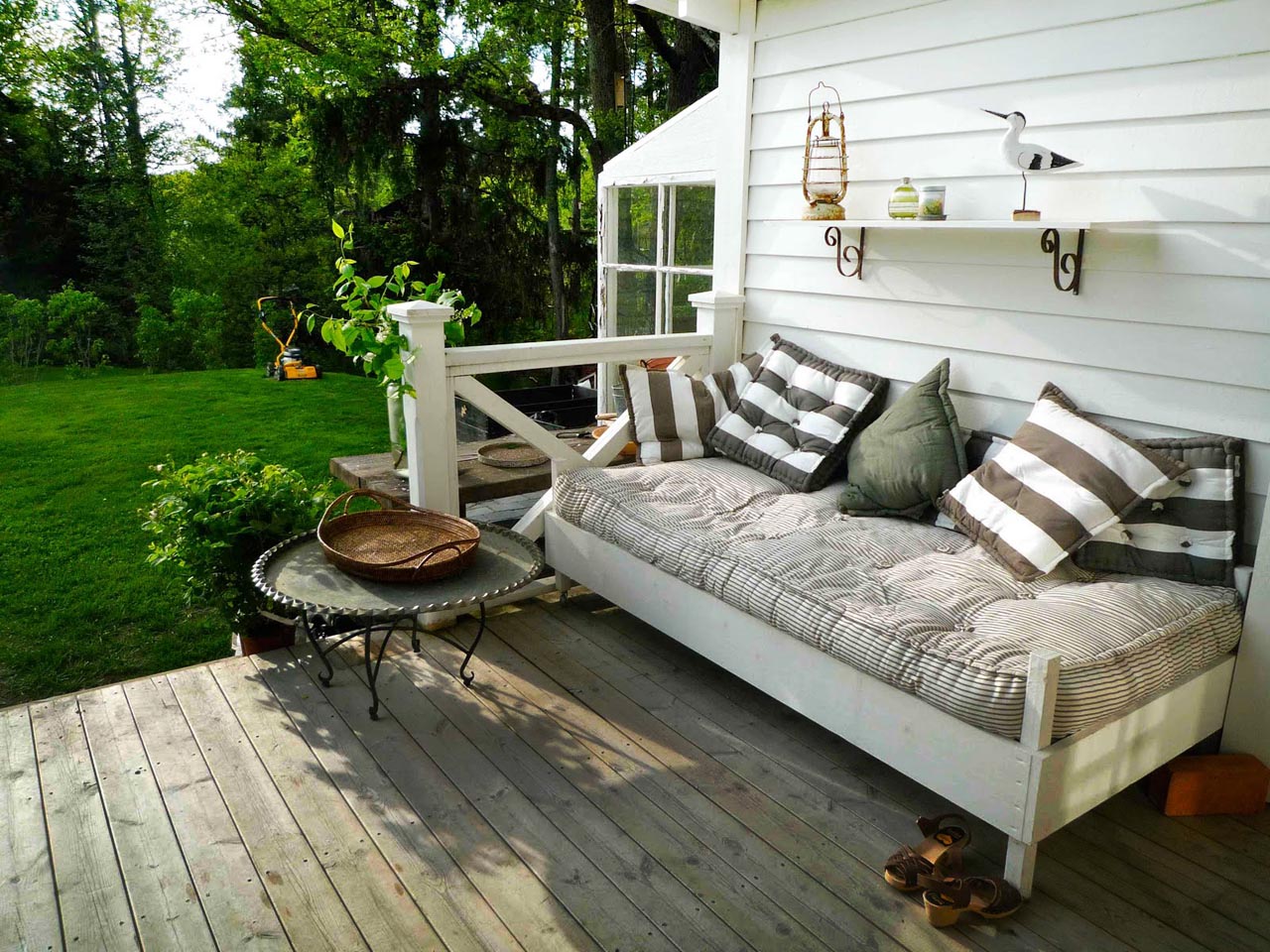 Chiêm ngắm mãn nhãn với 12 góc thư giãn ngoài trời đẹp tuyệt nhung goi y thay the ghe sofa ngoai troi hoan hao cho hien nha hay vuon nha ban 65eeec12ae Chiêm ngắm mãn nhãn với 12 góc thư giãn ngoài trời đẹp tuyệt